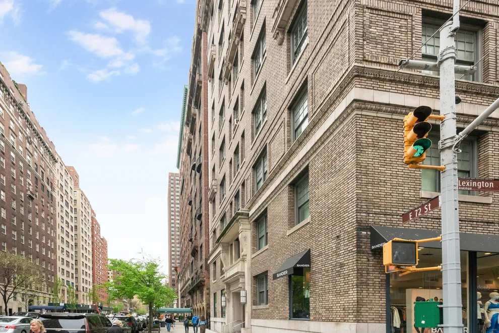 Discover therapy office rentals in Upper East Side, NYC, tailored for therapists with close to coffee shops and amenities for added convenience.